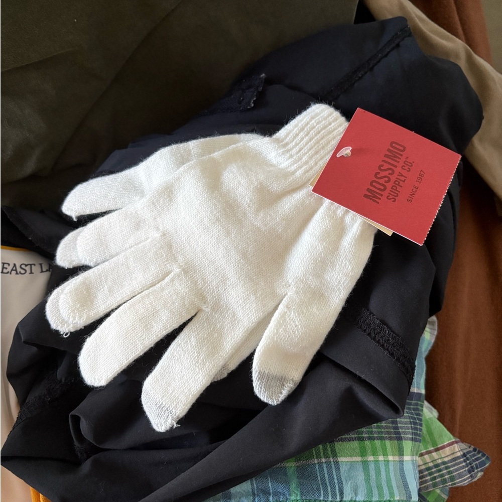 MOSSIMO off white screen friendly Soft Knit Gloves. UNISEX.